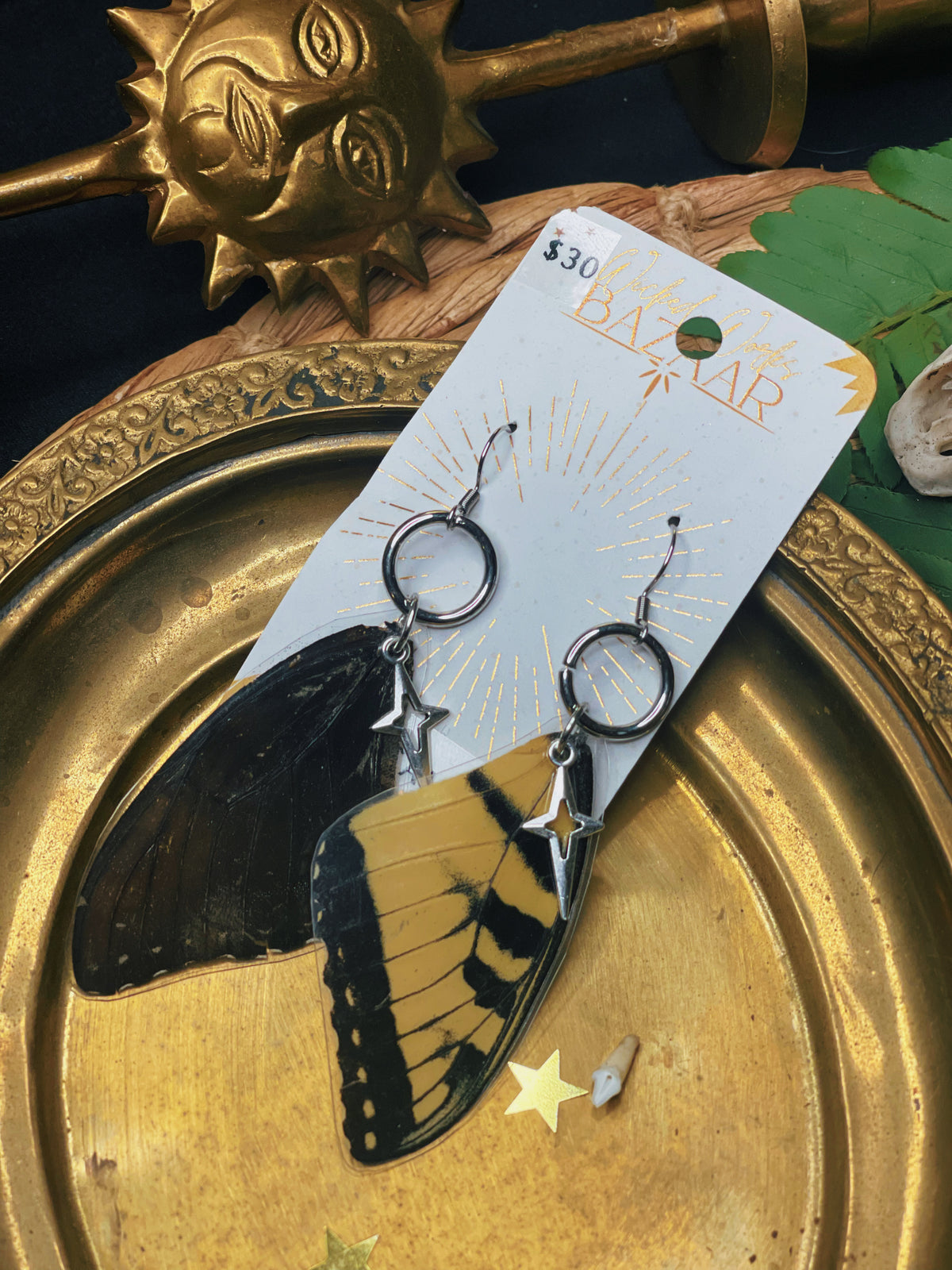 Contrast - Oddity Dangle Earrings
