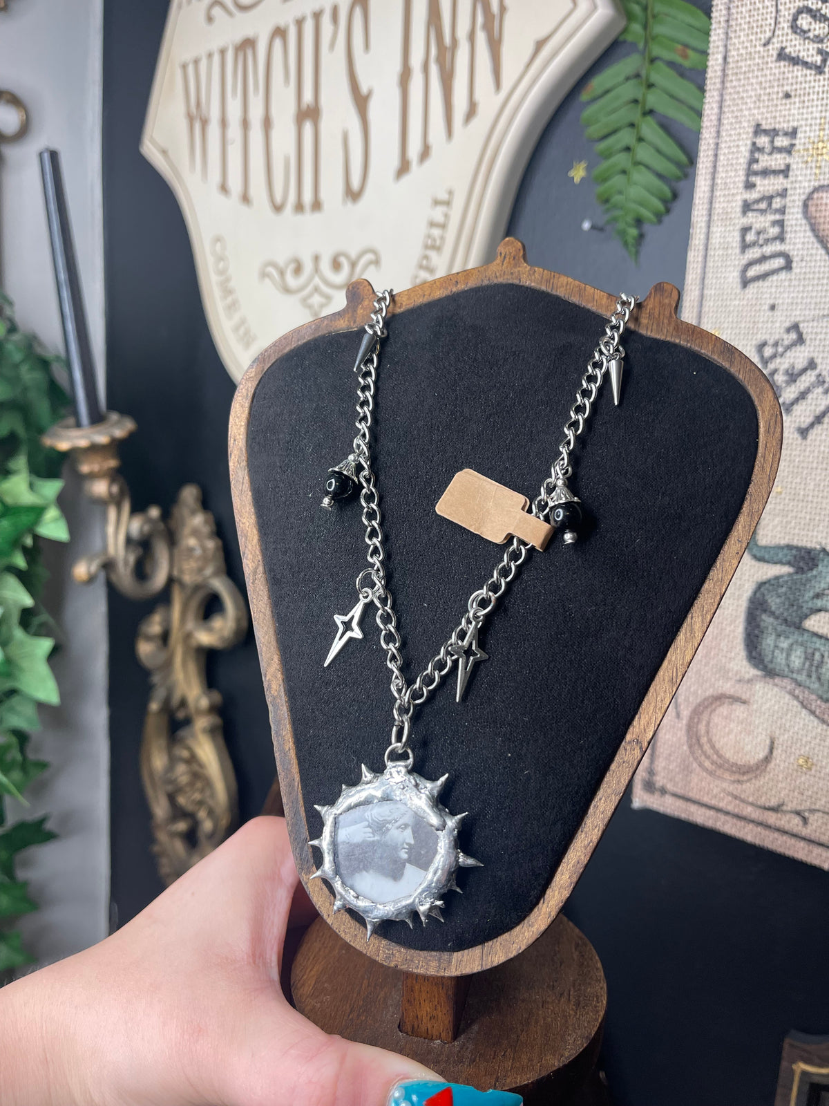 Statue - Silver - Oddity Necklace